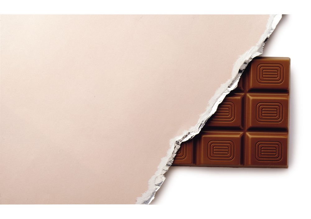 tavoletta cioccolato  scartata da confezione / fondo chiaro ALPROS008CK02.eps
